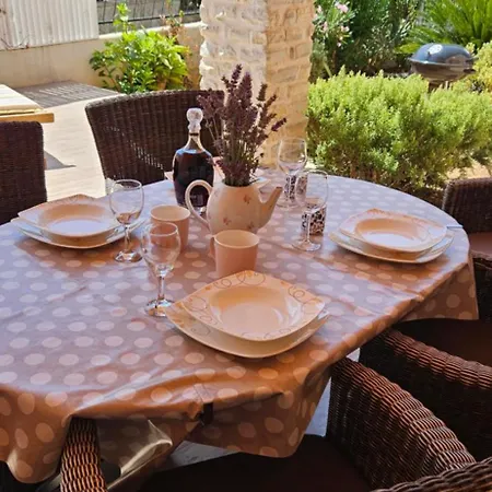 House Tereza شقة
